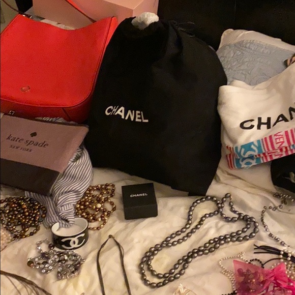 Meet your Posher.... - Picture 2 of 5